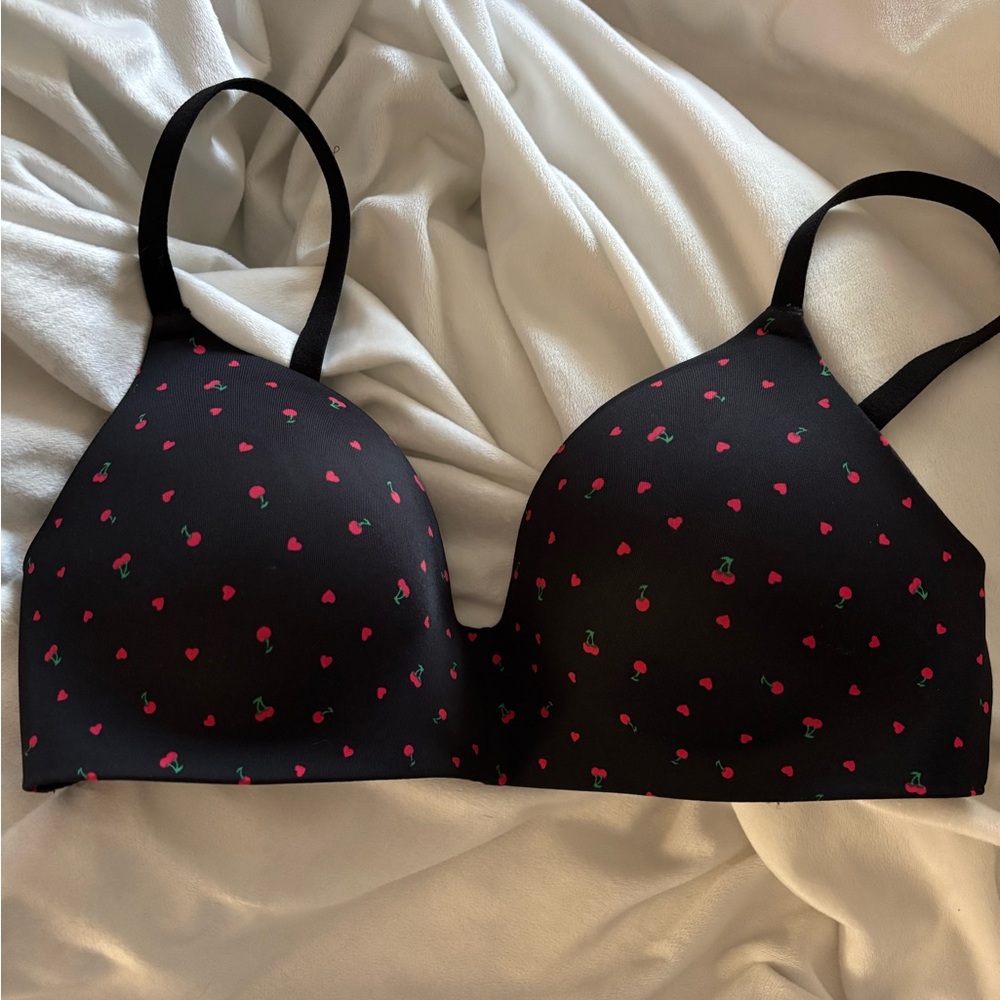 PINK! Everywhere Wireless Push-Up Bra